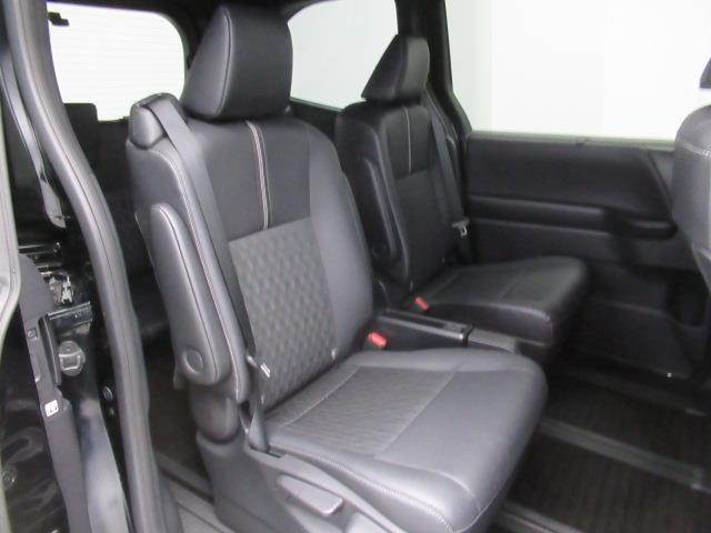 ノア ハイブリッドＳ－Ｚ　フルセグ　メモリーナビ　ＤＶＤ再生　ミュージックプレイヤー接続可　後席モニター　バックカメラ　衝突被害軽減システム　ＥＴＣ　ドラレコ　両側電動スライド　ＬＥＤヘッドランプ　乗車定員７人　ワンオーナー（15枚目）