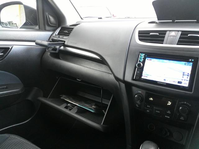 スイフト RS 4WD ケンウッドメモリーナビ ワンセグ CD DVD再生可 HID フォグ オートライト シートヒーター ステアリングスイッチ 16インチアルミ スマートキー クルコン(26枚目)