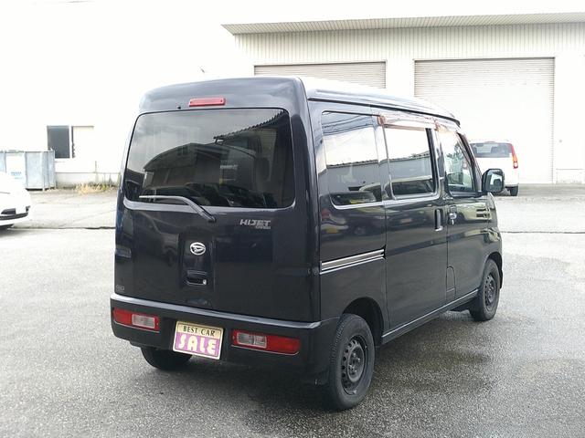 中古車の販売を中心に新車、パーツ販売、パーツの取り付け、整備、板金塗装受付、保険業務を行っています。