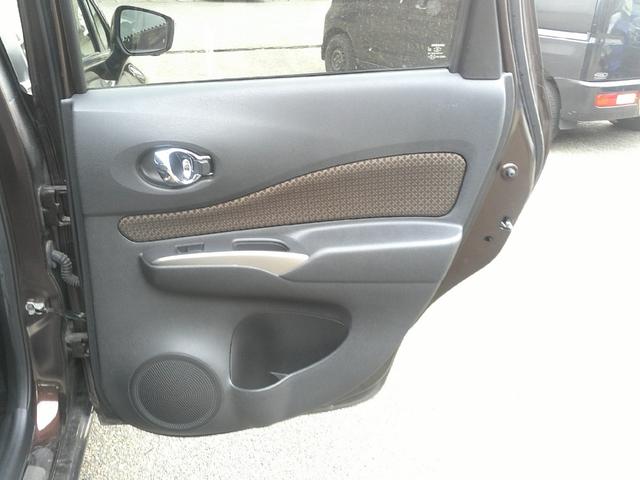 ノート メダリスト　エマージェンシーブレーキパッケージ　純正ＳＤナビ　地デジ　ＤＶＤ　ＡＵＸ　スマートキー　アイドリングストップ　ＨＩＤ　オートライト　フォグ　純正１５インチアルミ　ステアリングスイッチ　ブレーキパッケージ（15枚目）