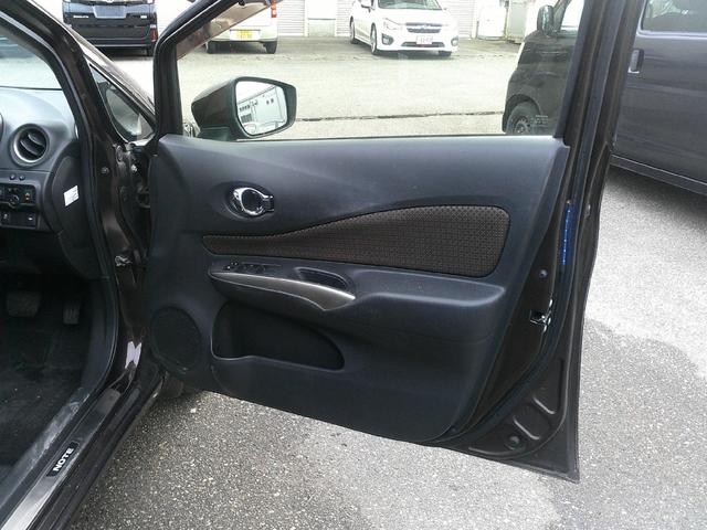 ノート メダリスト　エマージェンシーブレーキパッケージ　純正ＳＤナビ　地デジ　ＤＶＤ　ＡＵＸ　スマートキー　アイドリングストップ　ＨＩＤ　オートライト　フォグ　純正１５インチアルミ　ステアリングスイッチ　ブレーキパッケージ（17枚目）