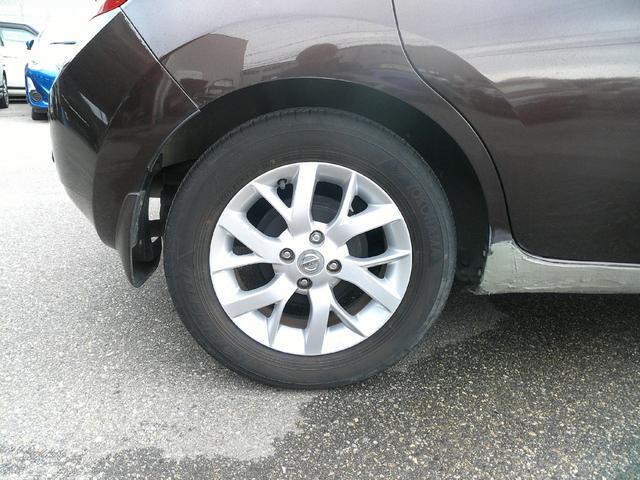 ノート メダリスト　エマージェンシーブレーキパッケージ　純正ＳＤナビ　地デジ　ＤＶＤ　ＡＵＸ　スマートキー　アイドリングストップ　ＨＩＤ　オートライト　フォグ　純正１５インチアルミ　ステアリングスイッチ　ブレーキパッケージ（23枚目）