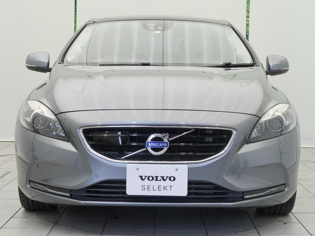 Ｖ４０ Ｄ４　ＳＥ　パノラマガラスルーフ　インテリセーフ　本革　衝突被害軽減ブレーキ　レーダークルーズ　禁煙車　パワーシート　純正ナビ　バックカメラ　Ｂｌｕｅｔｏｏｔｈ　フルセグＴＶ　ＨＩＤヘッドライト（18枚目）