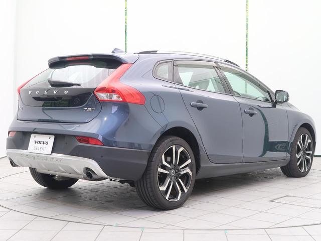 Ｖ４０ クロスカントリー　Ｔ５　ＡＷＤ　サマム　本革シート　ｈａｒｍａｎ／ｋａｒｄｏｎオーディオ　インテリセーフ　衝突被害軽減ブレーキ　アダプティブクルーズコントロール　純正ＨＤＤナビゲーション　シートヒーター　メモリー機能付きパワーシート（23枚目）