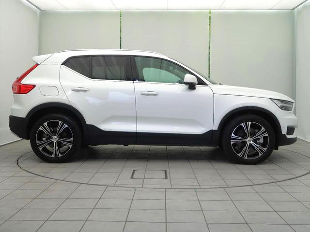 ＸＣ４０ リチャージ　ＰＨＶ　Ｔ５　インスクリプション　認定中古車　プラグインハイブリッド　パノラマガラスサンルーフ　ブロンドレザーシート　ｈａｒｍａｎ／ｋａｒｄｏｎ　衝突被害軽減ブレーキ　３６０°ビューカメラ　パイロットアシスト　純正９インチナビ（17枚目）