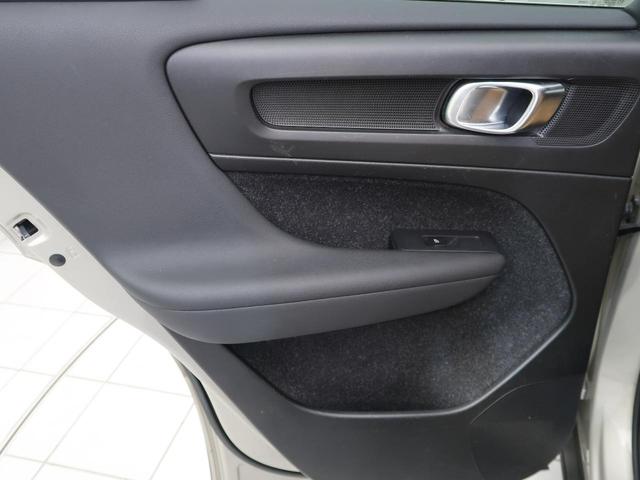 ＸＣ４０ Ｔ４　ＡＷＤ　インスクリプション　ｈａｒｍａｎ／ｋａｒｄｏｎ　クリスタルシフトノブ　インテリセーフ　衝突被害軽減ブレーキ　３６０°ビューカメラ　パイロットアシスト　レーダークルーズ　純正９インチナビ　　シートヒーター　メモリー機能付（33枚目）