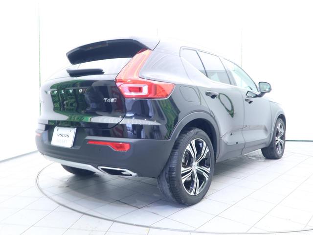 ＸＣ４０ Ｔ４　ＡＷＤ　インスクリプション　認定中古車　ＡＷＤ　パノラマガラスルーフ　茶革シート　ｈａｒｍａｎ／ｋａｒｄｏｎ　衝突被害軽減ブレーキ　３６０°ビューカメラ　パイロットアシスト　純正９インチナビ　シートヒーター（23枚目）