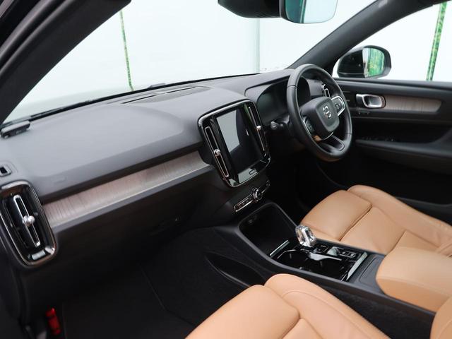 ＸＣ４０ Ｔ４　ＡＷＤ　インスクリプション　認定中古車　ＡＷＤ　パノラマガラスルーフ　茶革シート　ｈａｒｍａｎ／ｋａｒｄｏｎ　衝突被害軽減ブレーキ　３６０°ビューカメラ　パイロットアシスト　純正９インチナビ　シートヒーター（30枚目）