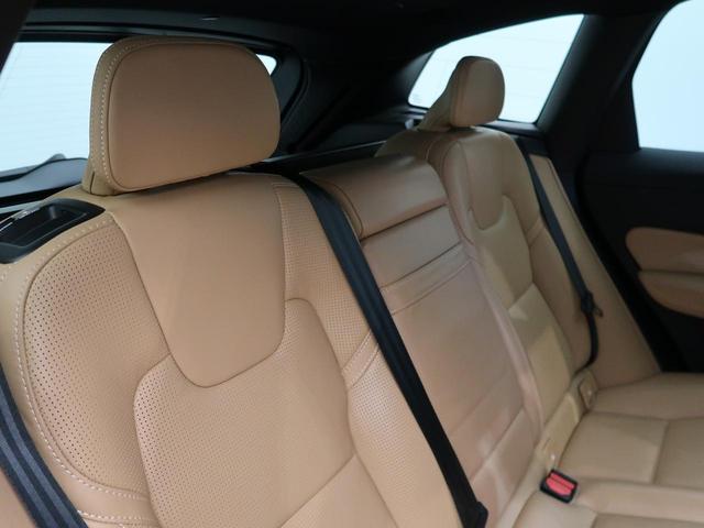 【アンバーレザーシート】デザイン性が高く、高級感のある茶革シート。常に体に触れる部分だから、座り心地の良さにはこだわりたいですね。汚れの付着や劣化を抑制する内装コーティング施工もおススメですよ。