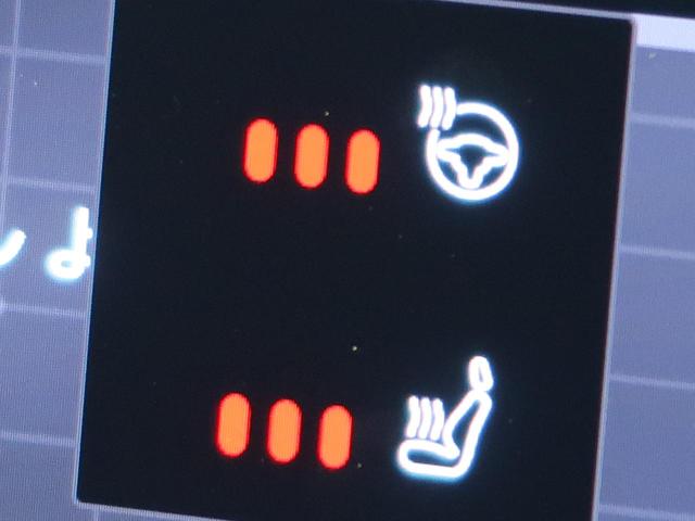 Ｃ４０リチャージ リチャージ　ツイン　認定中古車　　パノラマガラスルーフ　禁煙車　ｈａｒｍａｎ／ｋａｒｄｏｎ　インテリセーフ　衝突被害軽減ブレーキ　３６０°ビューカメラ　パイロットアシスト　純正９インチナビ　シートヒーター（10枚目）