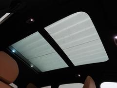 【パノラマルーフ】前後２枚のガラスルーフで室内全体が明るい空間に！フロントセクションはスライド機能があり外気を取り込むことも可能。さらに開放的なドライブを演出できます。 5