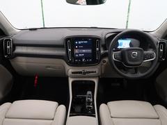 人気のコンパクトシティＳＵＶ、ＸＣ４０【Ｂ４　インスクリプション】が入庫致しました！！レザーシート、ｈａｒｍａｎ　ｋａｒｄｏｎオーディオ等の人気装備が盛りだくさん、安全性能もバッチリです！ 2