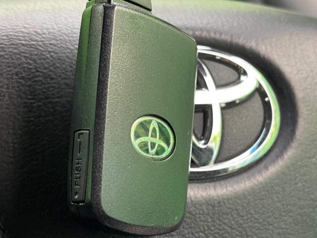 グランド 4WD 純正ナビ バックカメラ 後席モニター ドラレコ スマートキー 革巻きステアリング LEDヘッド LEDフォグ オートライト パワーウィンドウ プライバシーガラス ドアバイザー(8枚目)