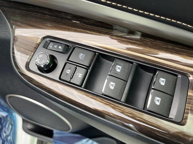グランド 4WD 純正ナビ バックカメラ 後席モニター ドラレコ スマートキー 革巻きステアリング LEDヘッド LEDフォグ オートライト パワーウィンドウ プライバシーガラス ドアバイザー(22枚目)