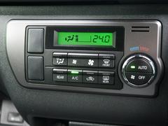【問合せ】ＴＥＬ０７７６-５３-４９０７☆グレード専用装備☆☆オートエアコン☆一度お好みの温度に設定すれば、車内の温度を検知し風量や温度を自動で調整。快適な車内空間には必須の機能ですね♪ 5