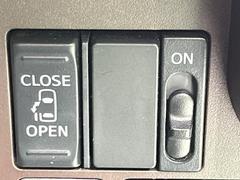 【問合せ：０７７６-５３-４９０７】【パワースライドドア】スマートキーや運転席のスイッチでスライドドアの開閉が可能♪電動だから力を入れてドアを開ける必要がありません。 6