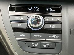 【問合せ：０７７６-５３-４９０７】【オートエアコン】一度お好みの温度に設定すれば、車内の温度を検知し風量や温度を自動で調整。暑い…寒い…と何度もスイッチ操作をする必要はありません。 7