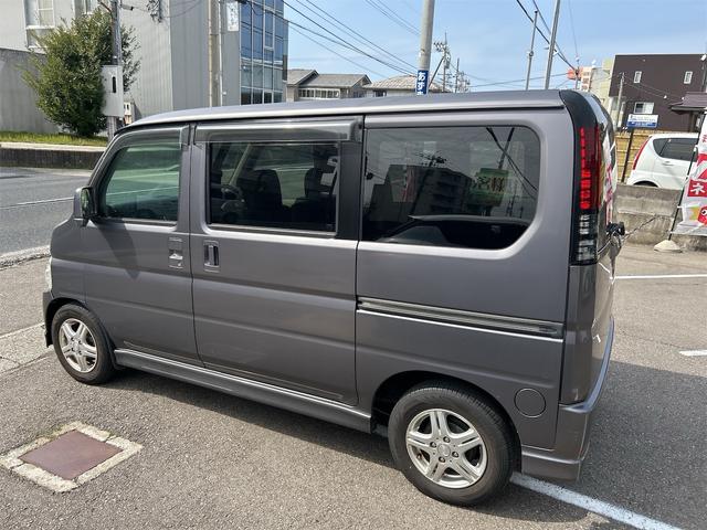 Ｍ　キーレス付き　フルタイム４ＷＤ　ナビＴＶ　ＰＷ　ＰＳ　運転席エアバック(8枚目)