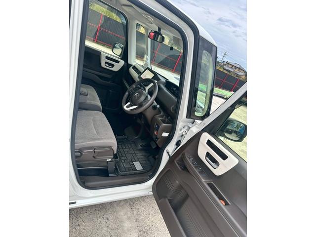 Ｎ－ＢＯＸ ＥＸ　メモリーナビ　フルセグ　バックカメラ　ＥＴＣ　アルミホイール　スマートキー　運転席・助手席・サイドエアバック　ＡＢＳ　横滑り防止装置　盗難防止システム　エアコン　パワステ　パワーウインドウ（9枚目）