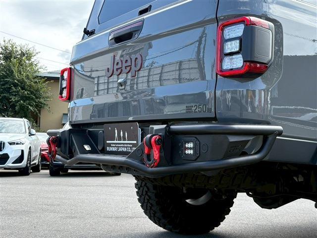 ジープ・グラディエーター ルビコン　４ＷＤ　社外バンパー　サイドステップ　ＯＺキャノピー　１７インチＡＷ　黒革　デジタルミラー　ナビ・フルセグ　バックカメラ　ドラレコ（8枚目）