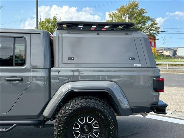 ジープ・グラディエーター ルビコン　４ＷＤ　社外バンパー　サイドステップ　ＯＺキャノピー　１７インチＡＷ　黒革　デジタルミラー　ナビ・フルセグ　バックカメラ　ドラレコ（16枚目）