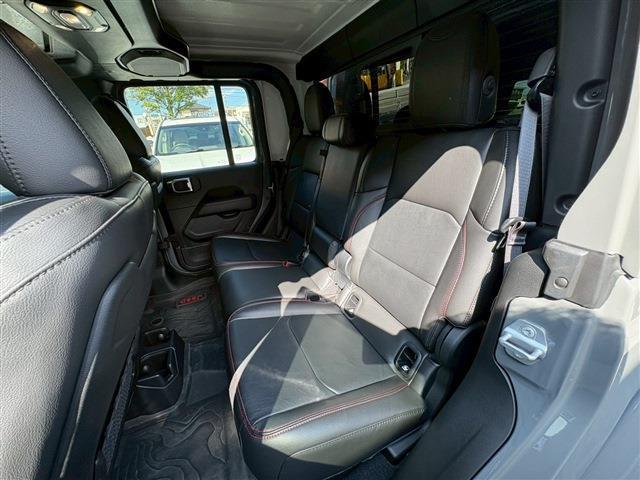 ジープ・グラディエーター ルビコン　４ＷＤ　社外バンパー　サイドステップ　ＯＺキャノピー　１７インチＡＷ　黒革　デジタルミラー　ナビ・フルセグ　バックカメラ　ドラレコ（40枚目）