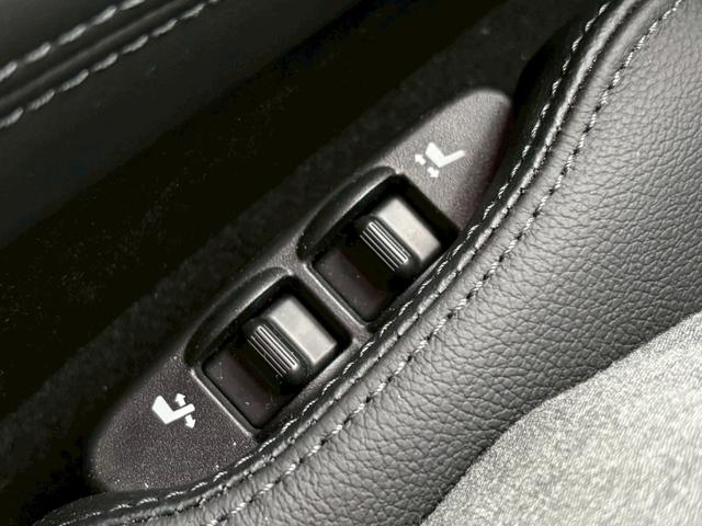 フェアレディZ バージョンST ナビ フルセグ BOSE BT Bカメラ RAYS19インチAW ハーフレザー シートヒータ  パワーシート(18枚目)