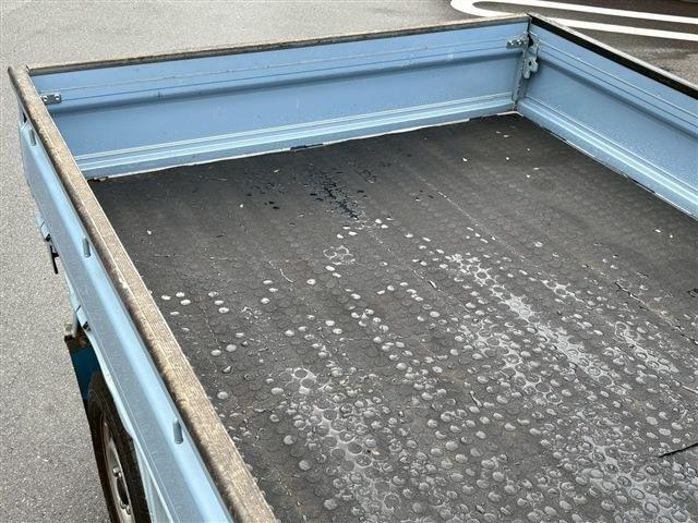 ハイゼットトラック スタンダード　３方開　４ＷＤ　ＡＴ車　ナビ　ＤＴＶ　ドラレコ　ドアバイザー（7枚目）