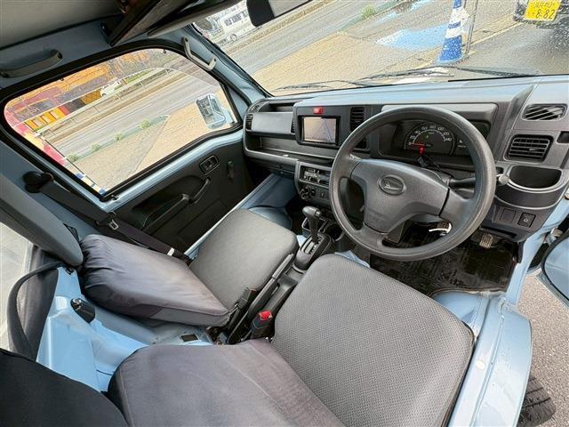 ハイゼットトラック スタンダード　３方開　４ＷＤ　ＡＴ車　ナビ　ＤＴＶ　ドラレコ　ドアバイザー（8枚目）