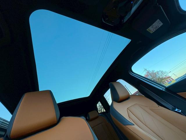 Ｘ３ Ｍ５０　ｘＤｒｉｖｅ　Ｍ５０　ｘＤｒｉｖｅ　有償色タンザナイトブルー　レザーパッケージ　内装色アンバー　パノラマガラスサンルーフ　ＯＰ２１インチＡＷ　ヘッドアップディスプレイ（8枚目）