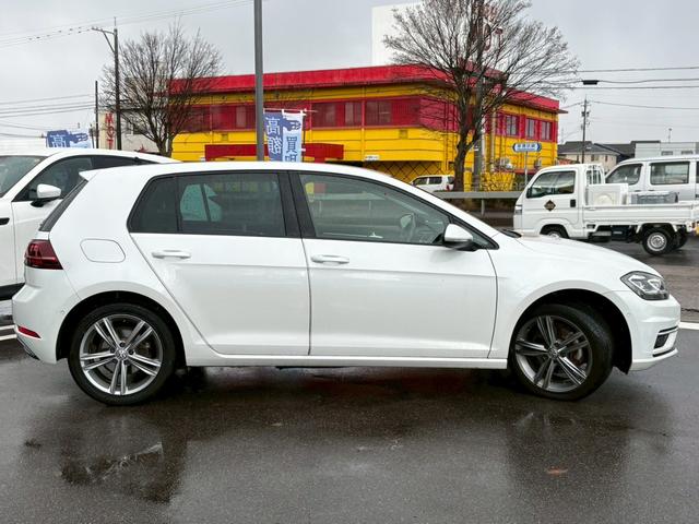 ゴルフ TDIコンフォートライン マイスター デジタルメーター ナビ・フルセグ Bluetooth バックカメラ CD/DVD DYNAUDIOオーディオ 黒革 シートヒータ― M付パワーシート コーナーセンサー LEDヘッドライト(5枚目)