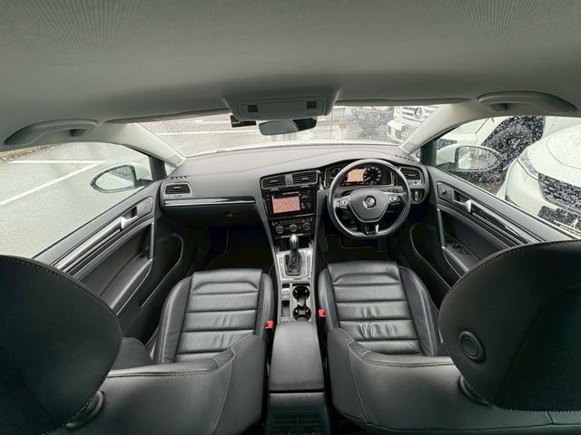 ゴルフ TDIコンフォートライン マイスター デジタルメーター ナビ・フルセグ Bluetooth バックカメラ CD/DVD DYNAUDIOオーディオ 黒革 シートヒータ― M付パワーシート コーナーセンサー LEDヘッドライト(7枚目)