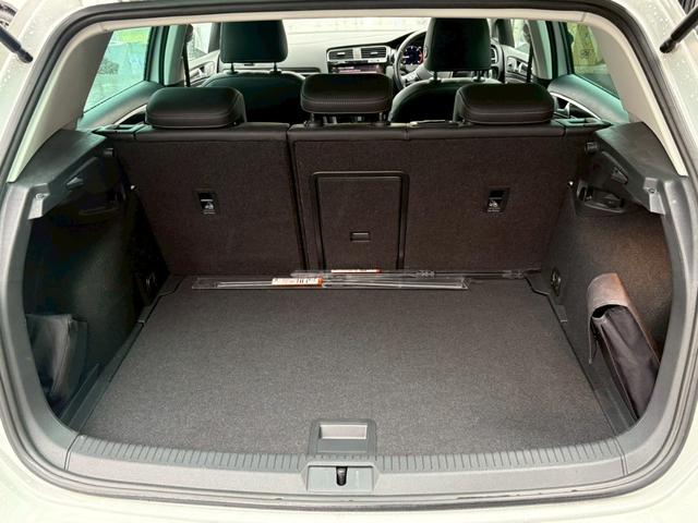 ゴルフ TDIコンフォートライン マイスター デジタルメーター ナビ・フルセグ Bluetooth バックカメラ CD/DVD DYNAUDIOオーディオ 黒革 シートヒータ― M付パワーシート コーナーセンサー LEDヘッドライト(29枚目)