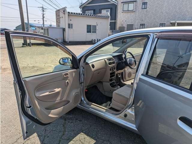 　ＡＴ　ＣＤ　エアコン　パワーステアリング　パワーウィンドウ　運転席エアバッグ　助手席エアバッグ(22枚目)