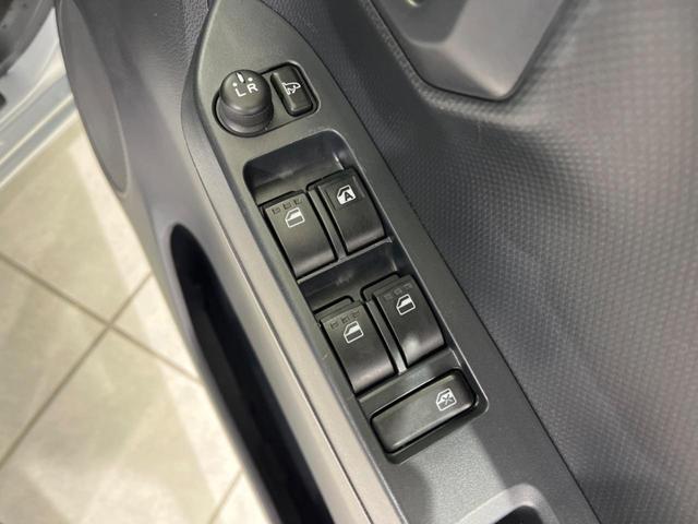 X SAIII 禁煙車 SDナビ LEDヘッドライト 衝突軽減装置 コーナーセンサー アイドリングストップ 電動格納ミラー 横滑り防止装置 盗難防止システム プライバシーガラス 衝突安全ボディ(6枚目)