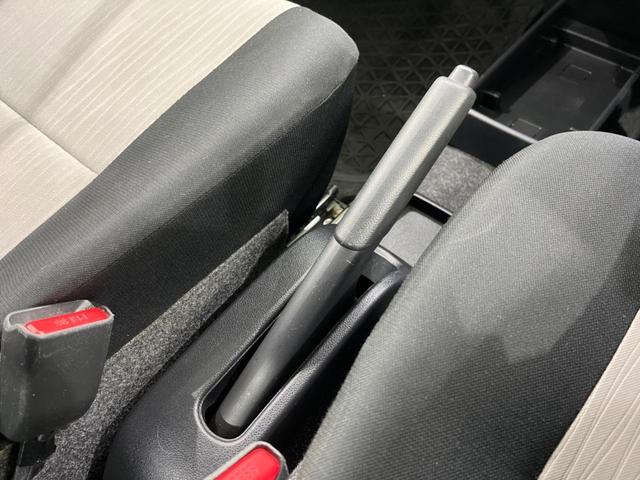 X SAIII 禁煙車 SDナビ LEDヘッドライト 衝突軽減装置 コーナーセンサー アイドリングストップ 電動格納ミラー 横滑り防止装置 盗難防止システム プライバシーガラス 衝突安全ボディ(28枚目)