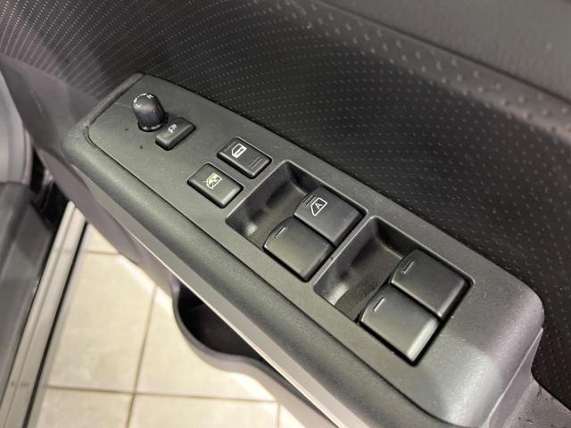 20GT S ディーゼル 4WD 禁煙車 純正ナビ バックカメラ フルセグTV スマートキー 革巻きステアリング 純正17インチAW ダウンヒルアシスト フォグライト 盗難防止装置 プライバシーガラス オートライト(11枚目)