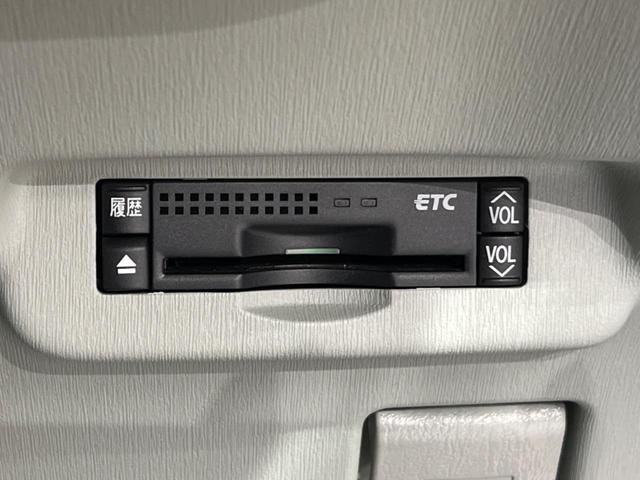 Sツーリングセレクション 禁煙車 純正ナビ バックカメラ Bluetooth フルセグTV ETC LEDヘッドライト スマートキー オートライト オートエアコン ステアリングスイッチ フォグライト DVD 盗難防止装置(5枚目)