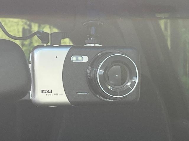 フィット Ｌ　ハイウェイエディション　純正ＳＤナビ　バックカメラ　禁煙車　ドラレコ　ＨＩＤヘッド　ビルトインＥＴＣ　オートエアコン　ＣＤ　ＤＶＤ再生　地デジ　キーレス　ドアバイザー　電動格納ミラー　プライバシーＧ　１４インチアルミホイール（5枚目）