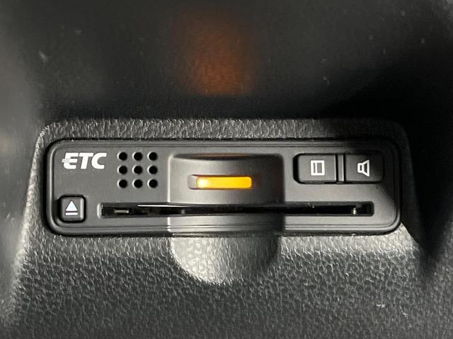 フィット Ｌ　ハイウェイエディション　純正ＳＤナビ　バックカメラ　禁煙車　ドラレコ　ＨＩＤヘッド　ビルトインＥＴＣ　オートエアコン　ＣＤ　ＤＶＤ再生　地デジ　キーレス　ドアバイザー　電動格納ミラー　プライバシーＧ　１４インチアルミホイール（6枚目）