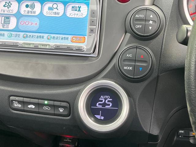 フィット Ｌ　ハイウェイエディション　純正ＳＤナビ　バックカメラ　禁煙車　ドラレコ　ＨＩＤヘッド　ビルトインＥＴＣ　オートエアコン　ＣＤ　ＤＶＤ再生　地デジ　キーレス　ドアバイザー　電動格納ミラー　プライバシーＧ　１４インチアルミホイール（7枚目）