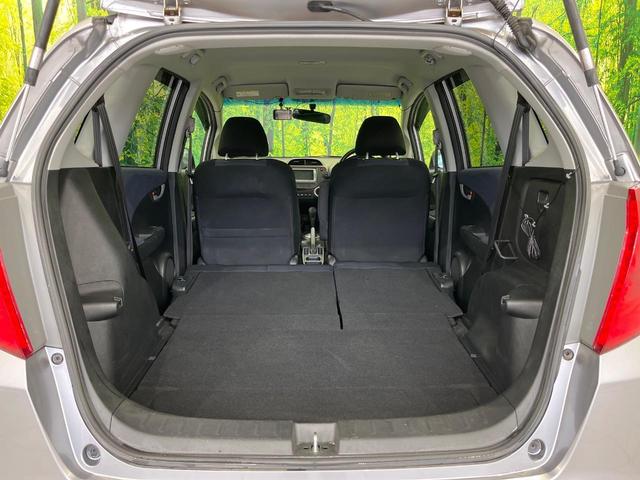 フィット Ｌ　ハイウェイエディション　純正ＳＤナビ　バックカメラ　禁煙車　ドラレコ　ＨＩＤヘッド　ビルトインＥＴＣ　オートエアコン　ＣＤ　ＤＶＤ再生　地デジ　キーレス　ドアバイザー　電動格納ミラー　プライバシーＧ　１４インチアルミホイール（10枚目）