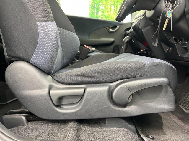 フィット Ｌ　ハイウェイエディション　純正ＳＤナビ　バックカメラ　禁煙車　ドラレコ　ＨＩＤヘッド　ビルトインＥＴＣ　オートエアコン　ＣＤ　ＤＶＤ再生　地デジ　キーレス　ドアバイザー　電動格納ミラー　プライバシーＧ　１４インチアルミホイール（22枚目）