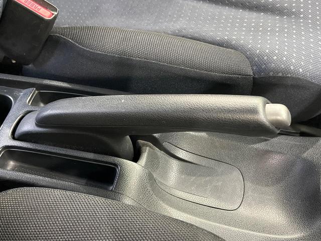 フィット Ｌ　ハイウェイエディション　純正ＳＤナビ　バックカメラ　禁煙車　ドラレコ　ＨＩＤヘッド　ビルトインＥＴＣ　オートエアコン　ＣＤ　ＤＶＤ再生　地デジ　キーレス　ドアバイザー　電動格納ミラー　プライバシーＧ　１４インチアルミホイール（37枚目）
