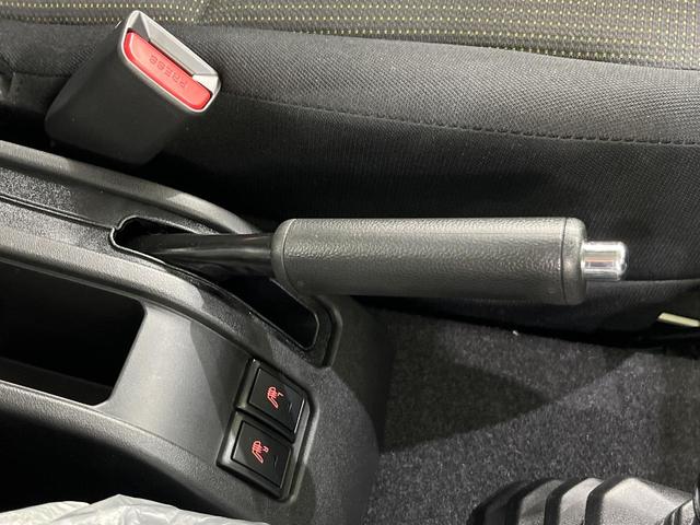 ジムニー ＸＣ　届出済未使用車　４ＷＤ　衝突被害軽減システム　スマートキー　ＬＥＤヘッド　クルコン　車線逸脱警報　オートライト　オートエアコン　純正１６インチアルミ　電動格納ミラー　シートヒーター（39枚目）