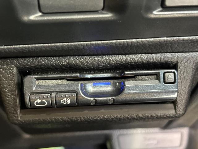 インプレッサスポーツ 2.0iアイサイト 4WD 純正SDナビ バックカメラ 衝突被害軽減システム レーダークルーズ 禁煙車 スマートキー HIDヘッド ETC オートライト デュアルエアコン 純正17インチアルミ Bluetooth CD(7枚目)