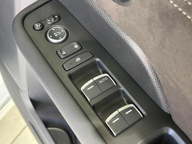 ステップワゴン ｅ：ＨＥＶスパーダ　プレミアムライン　ホンダセンシング　両側パワースライドドア　純正１１．４インチ純正ナビ　全周囲カメラ　Ｂｌｕｅｔｏｏｔｈ再生　ドライブレコーダー　ＥＴＣ　デュアルオートエアコン　クリアランスソナー　禁煙車　ＬＥＤヘッド（17枚目）