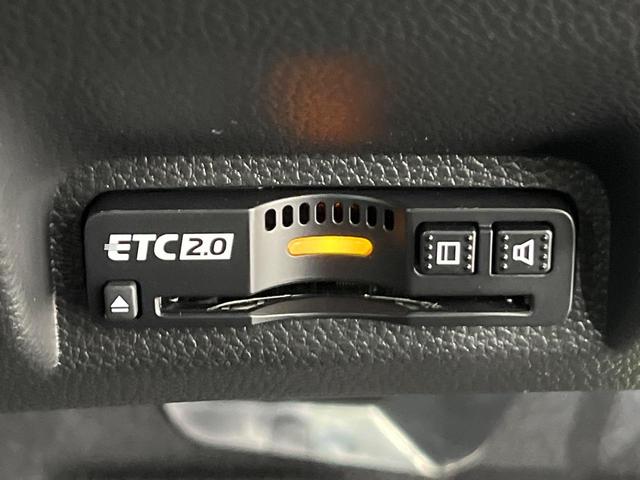 ヴェゼル ｅ：ＨＥＶ　Ｚ　登録済未使用車　全周囲カメラ　衝突被害軽減システム　レーダークルーズ　電動リアゲート　ハーフレザーシート　コーナーセンサー　スマートキー　ＬＥＤヘッド　ＥＴＣ２．０　車線逸脱警報　オートライト（7枚目）