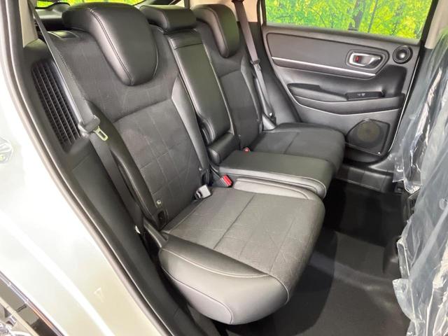 ヴェゼル ｅ：ＨＥＶ　Ｚ　登録済未使用車　全周囲カメラ　衝突被害軽減システム　レーダークルーズ　電動リアゲート　ハーフレザーシート　コーナーセンサー　スマートキー　ＬＥＤヘッド　ＥＴＣ２．０　車線逸脱警報　オートライト（11枚目）