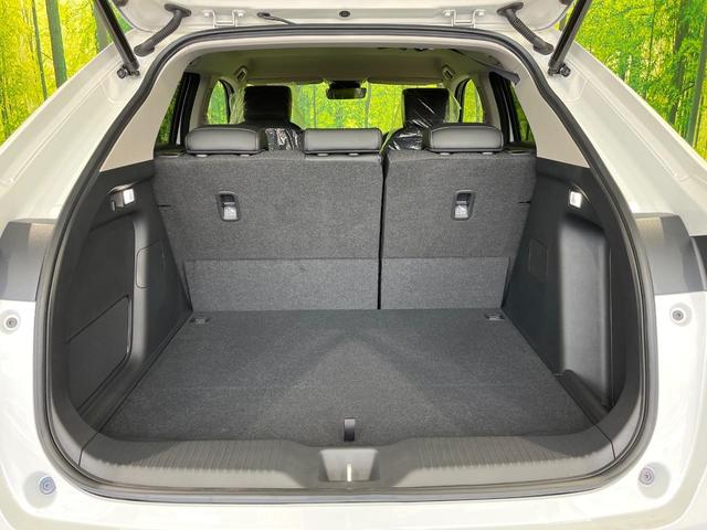 ヴェゼル ｅ：ＨＥＶ　Ｚ　登録済未使用車　全周囲カメラ　衝突被害軽減システム　レーダークルーズ　電動リアゲート　ハーフレザーシート　コーナーセンサー　スマートキー　ＬＥＤヘッド　ＥＴＣ２．０　車線逸脱警報　オートライト（12枚目）